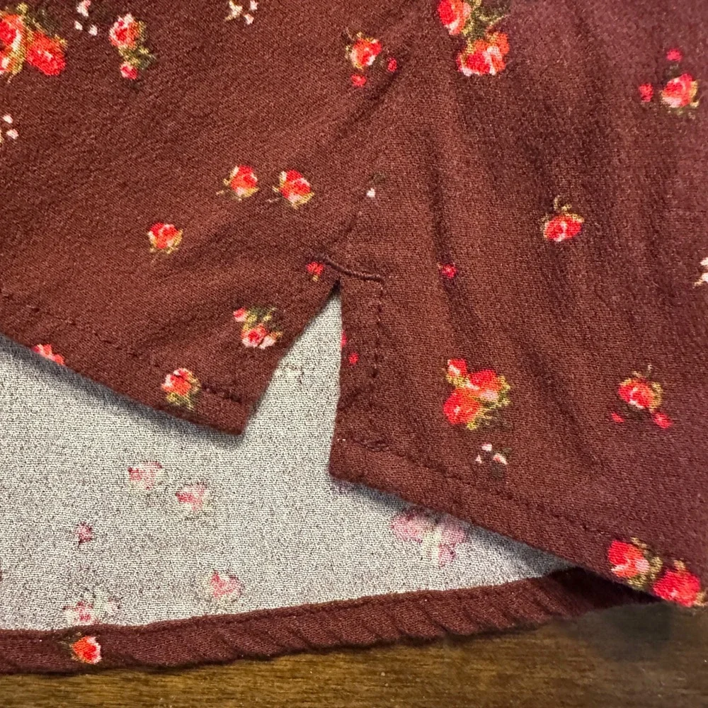 Old Navy Burgundy Floral V Neck Ruched Sleeve‎ Top Womens Medium